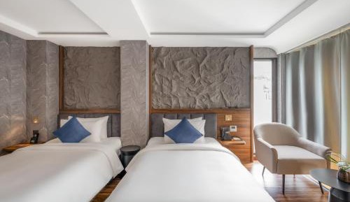 Premier Twin City View, Free Daily Minibar