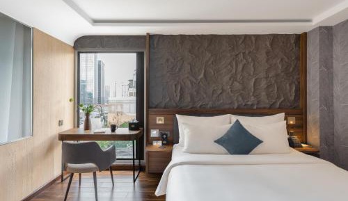 Premier Double City View, Free Daily Minibar