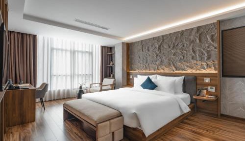 Senior Executive Suite, Free Daily Minibar