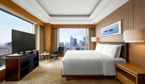 Deluxe Corner King Room