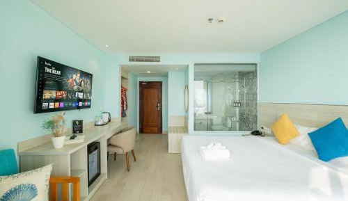 Superior King Room with Pool View