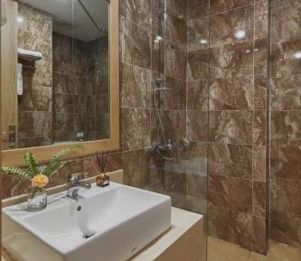Superior Triple Room with City View