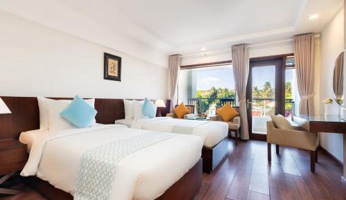 Superior Twin Room with City View