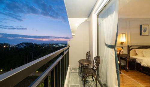 Executive Suite River View with Balcony