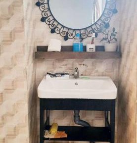 Single Room with Shared Bathroom - No Window