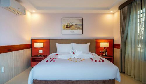 Queen Room with Pool View