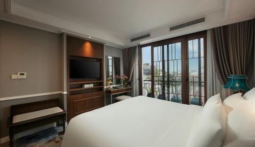 Gem Suite Lake View