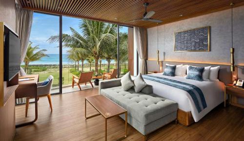 Three-Bedroom Villa with Private Pool - Beachfront