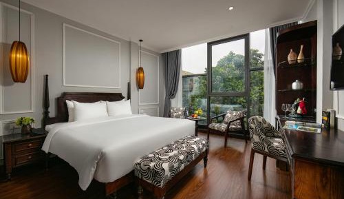 Senior Suite with City View