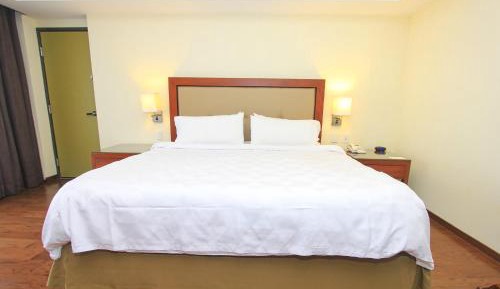 One-Bedroom King Suite
