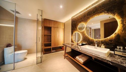 Suite King Room with Mountain View