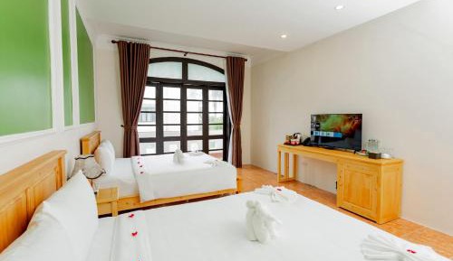 Deluxe Family Room ( 4 Adults + 1 child ) free early check in