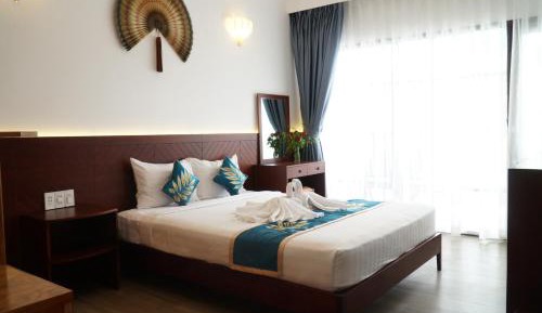 King Room with Pool View