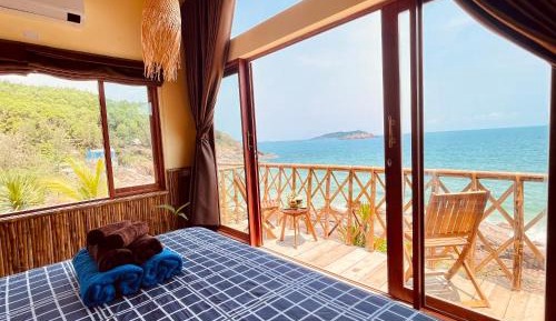 Deluxe Double Room with Balcony and Sea View
