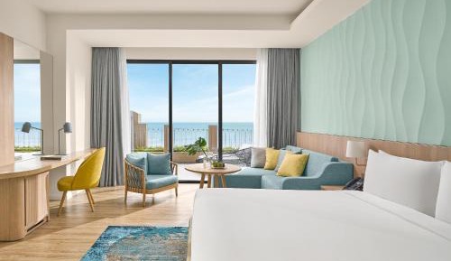 Standard King Room with Balcony and Ocean View - Smoking