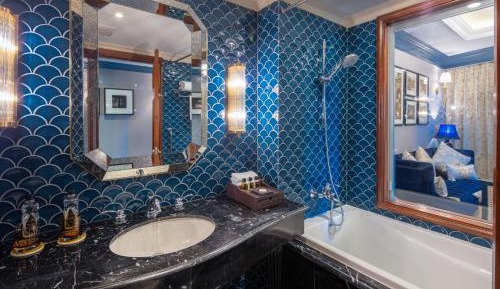 Executive Suite  - Free Traditional Costume