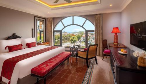 Presidential Suite - Free Traditional Costume