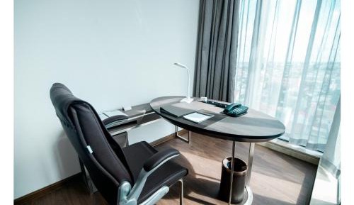 Deluxe King Room with City View 