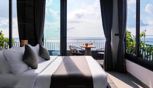Rooftop Ocean View Suite