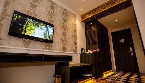 Standard Queen Room
