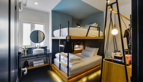 COZY TWIN NEST - FREE LAUNDRY, MINIBAR