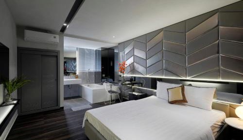 Junior Deluxe Double Room