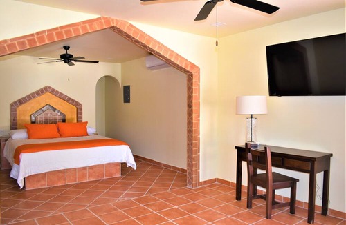 Puerto Penasco Hotel | HACIENDA MONARCAS RESORT