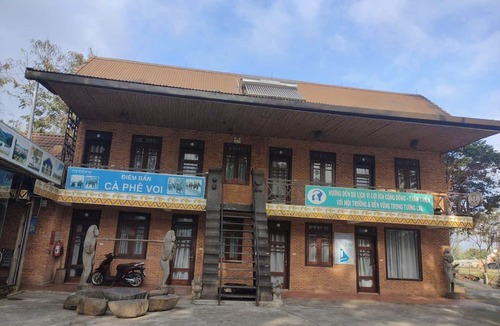 Lien Son House | Nha Nghi Van Long Elephants