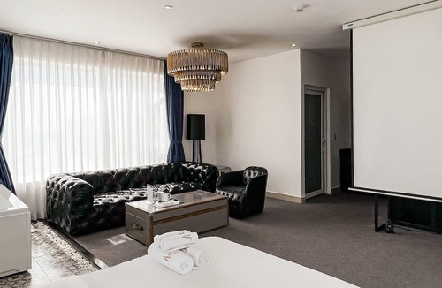 Bach Dang Riverside Hotel | A IN HOTEL RIVERSIDE