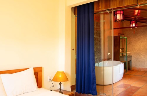 Di Linh Hotel | Ivory Falls Villa
