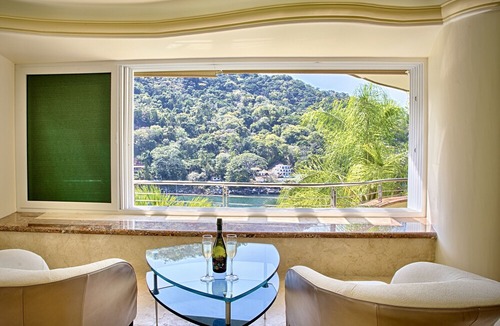Boca de Tomatlan Hotel | Luxury Master Suite With Beach, Ocean and Swimming Pool View
