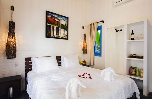 Cam An Hotel | Cashew Tree Bungalow