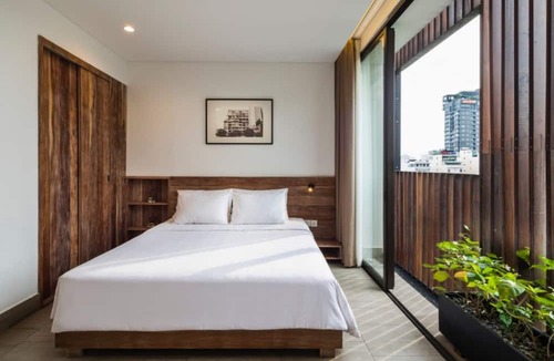 Nguyen Thai Binh Hotel | Triple E Hotel Fine Art Museum