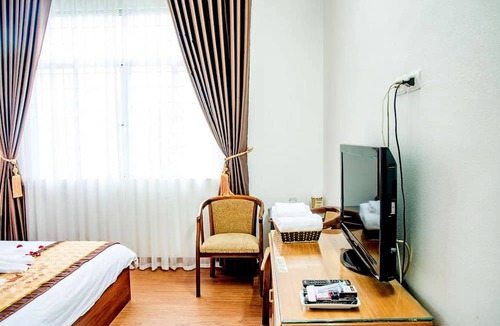 Dich Vong Hotel | OYO 1143 Thu Giang Hotel