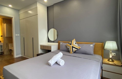 Trung Hoa Nhan Chinh Hotel | Royalites Vinhomes DCapitale Hanoi