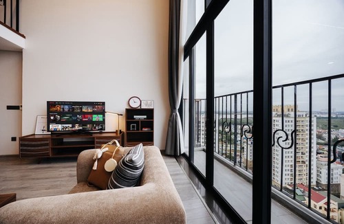Tay Ho Hotel | HKMG Pent Studio West Leak