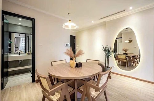 Hang Xanh Hotel | Luxeasy Style Landmark 81
