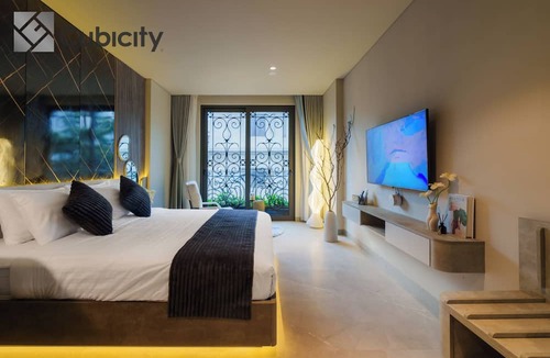 Nguyen Thai Binh Hotel | Cubicity Wall Street House