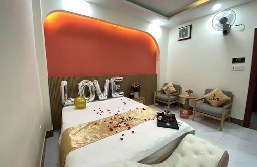 District 12 Hotel | Love Luxury Hotel Vuon Lai