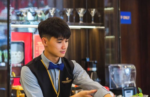 Bao Loc Hotel | SANDALS AQUILA