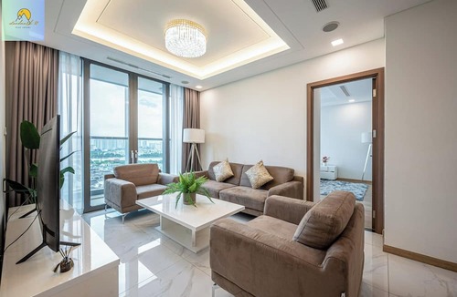Hang Xanh Hotel | Landmark 81 Skyscraper