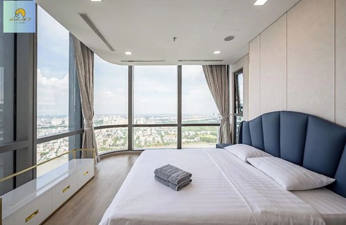 Hang Xanh Hotel | Landmark 81 Skyscraper