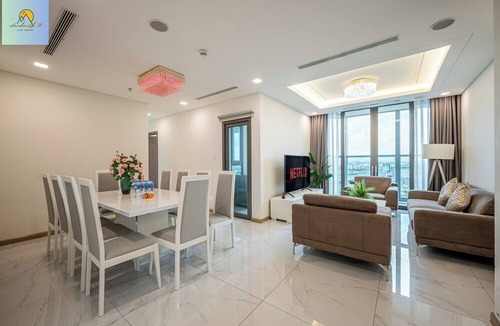 Hang Xanh Hotel | Landmark 81 Skyscraper