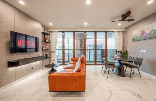 Hang Xanh Hotel | Landmark 81 Luxury Apartment