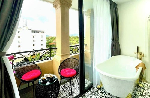 Con Son Hotel | Nereus Hotel