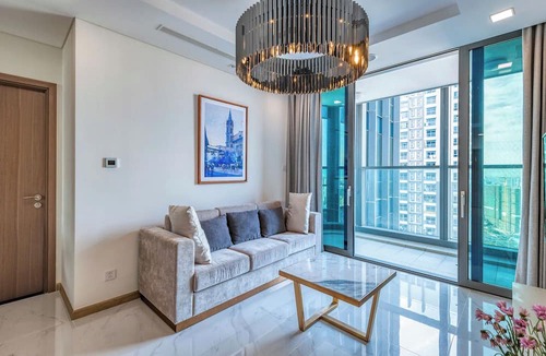 Hang Xanh Hotel | Isabelle Luxury inside Landmark 81 Tower