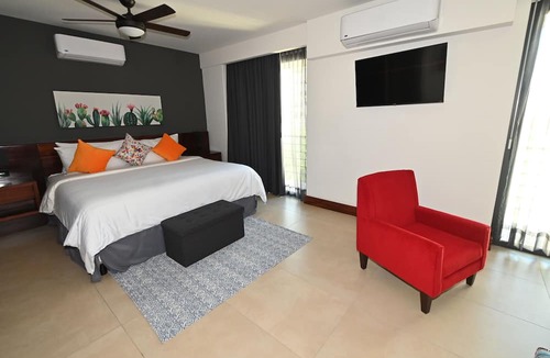 Emiliano Zapata Hotel | Barrio Vallarta Suites