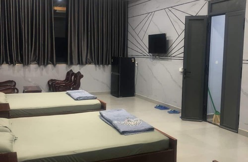 Dinh Quan Hostel | Nha Nghi A&EM