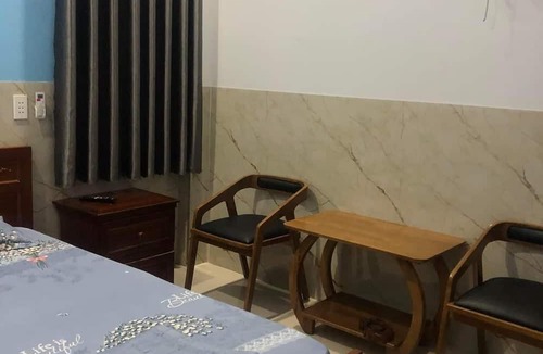 Dinh Quan Hostel | Nha Nghi A&EM