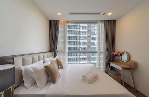 Hang Xanh Apartment | Vinhomes Central Park Apartment by Hava